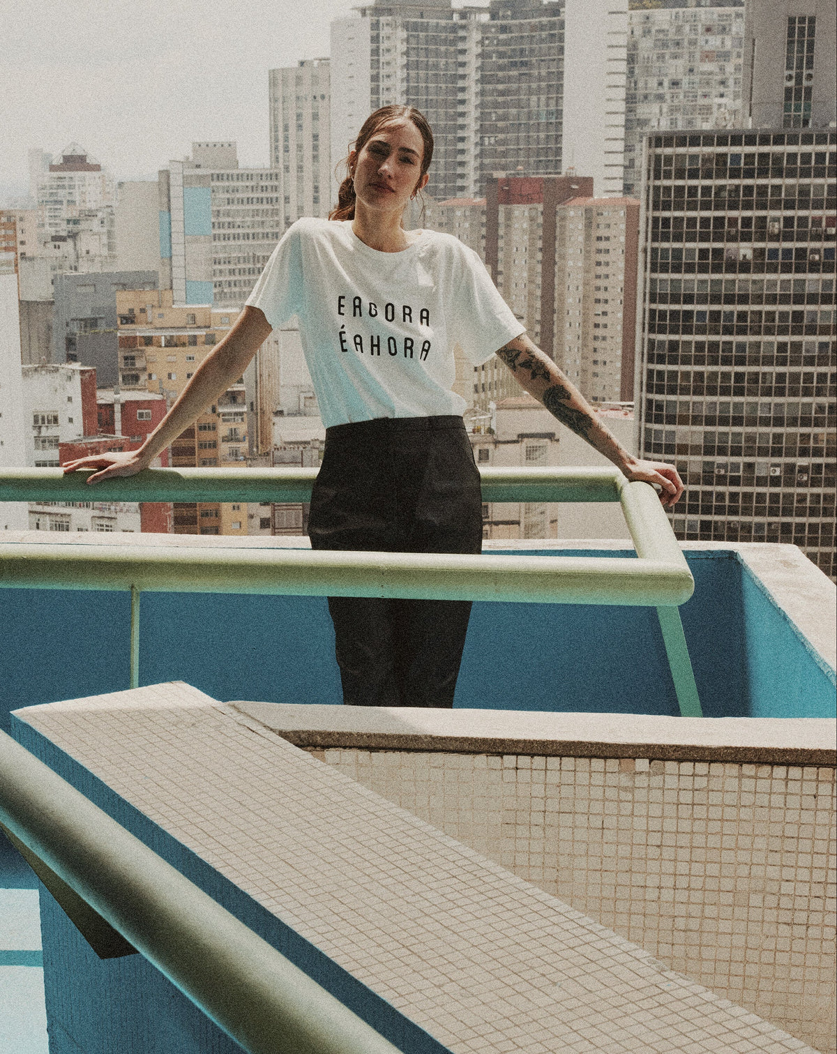 Camiseta E AGORA É A HORA Off White