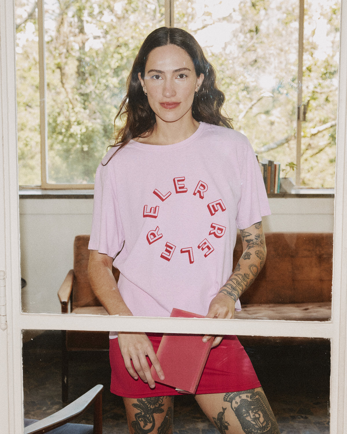 Camiseta-Palíndromo E LER E RELER Rosa