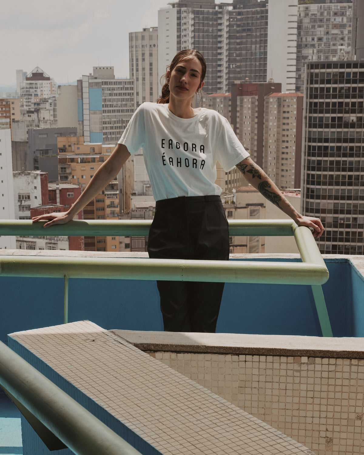Camiseta E AGORA É A HORA Off White