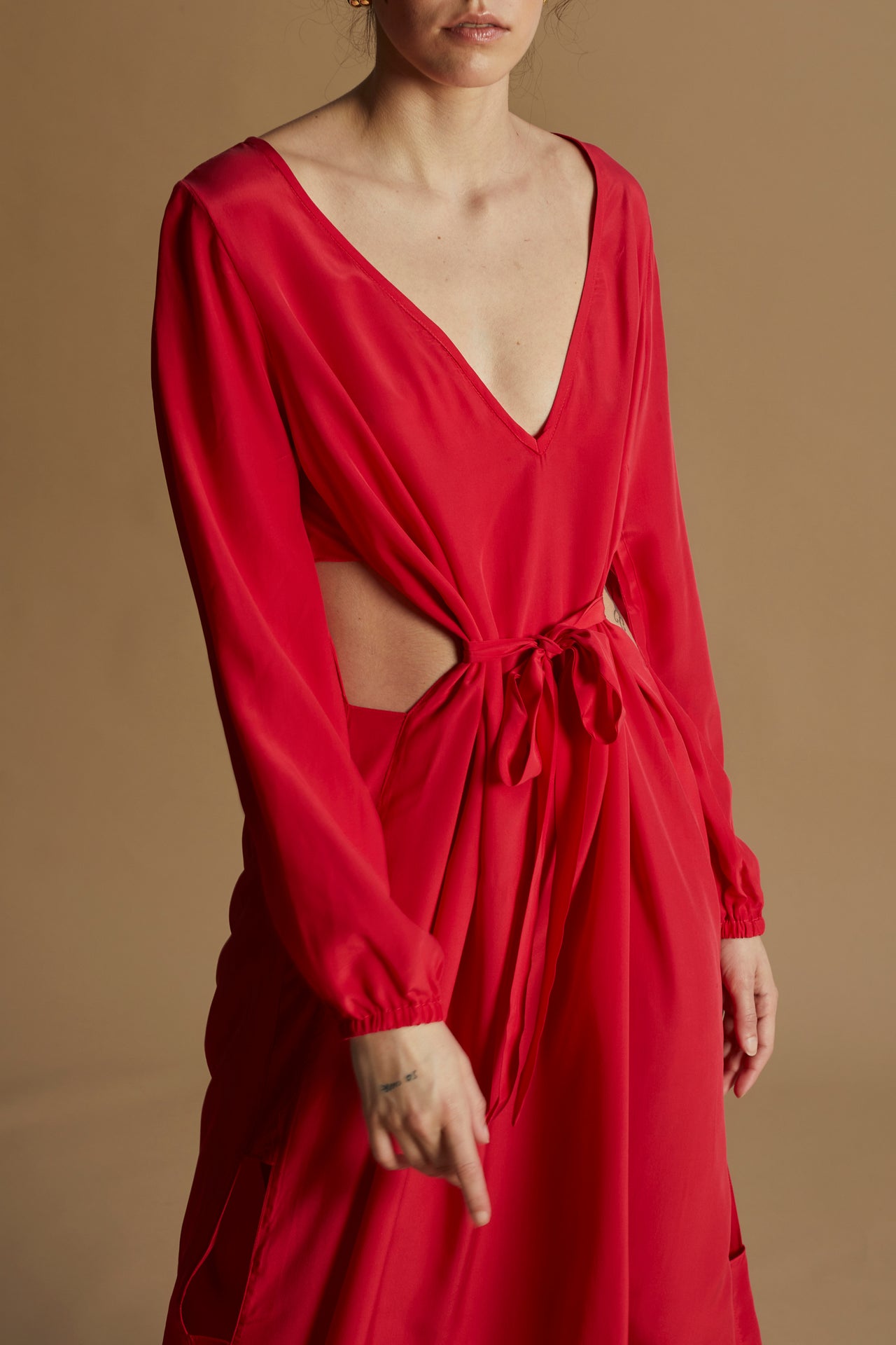 Vestido Vazado Manga Longa De Seda Vermelho (sob encomenda)